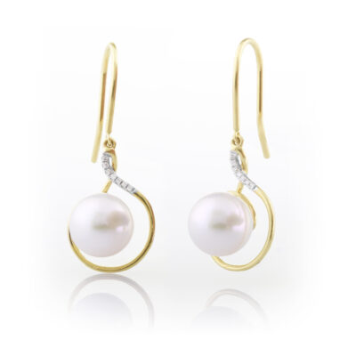 Pearl and diamond drop earring