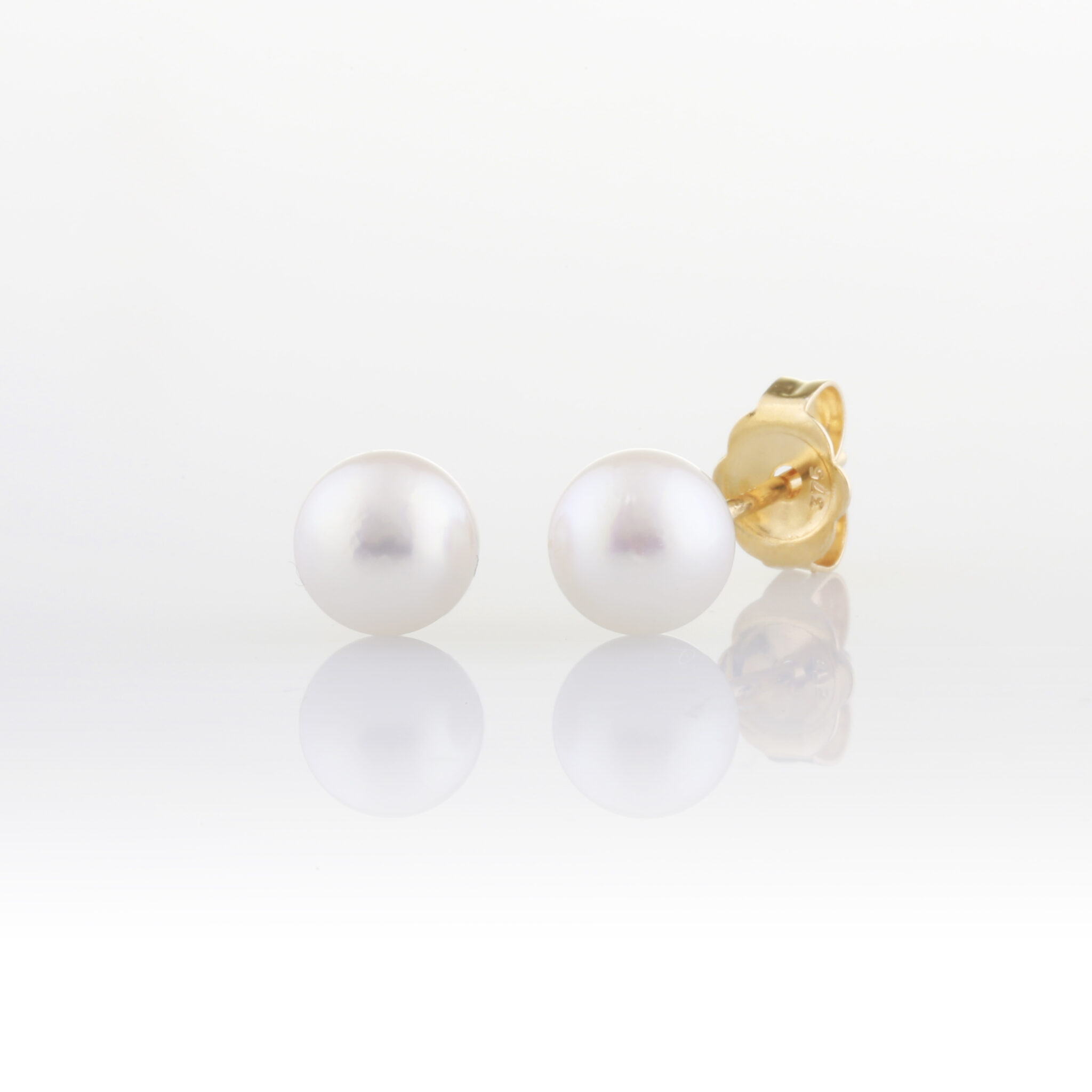 5.5mm pearl studs