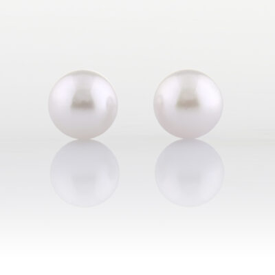 8mm Pearl stud earrings