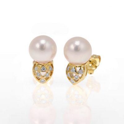 Cultured Pearl and Dia Studs